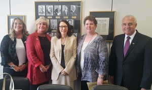 Sen. Maria Cantwell (D-Wash.) spent time talking to the Washington group about the farm bill and the falling numbers appropriations request. From left are Michelle Hennings, WAWG executive director; Nicole Berg, chair of WAWG’s National Legislation Committee; Cantwell; WAWG Vice President Marci Green; and Derek Sandison, director of the Washington State Department of Agriculture.